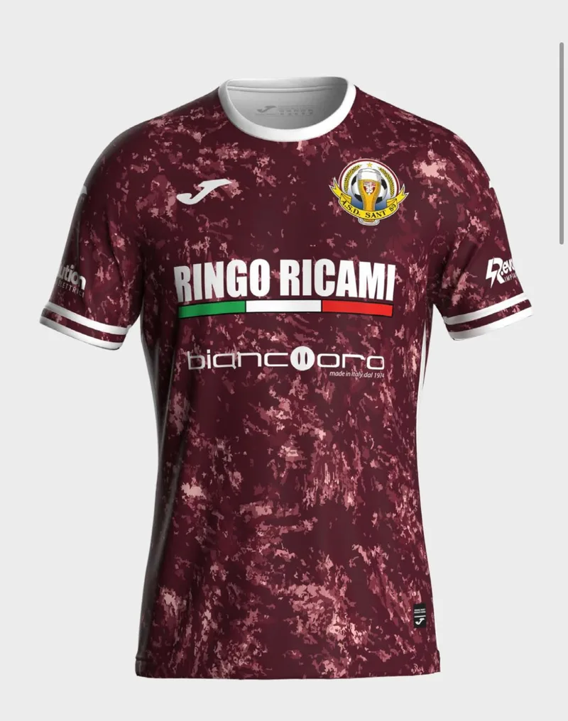 Fronte della maglia granata con motivo mimetico chiaro, colletto e bordi delle maniche bianchi, sponsor Ringo Ricami e Biancooro.